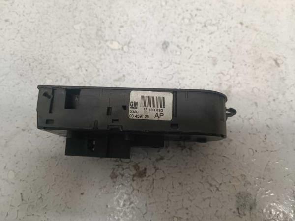 BOUTON LEVE VITRE OPEL - Vue 3